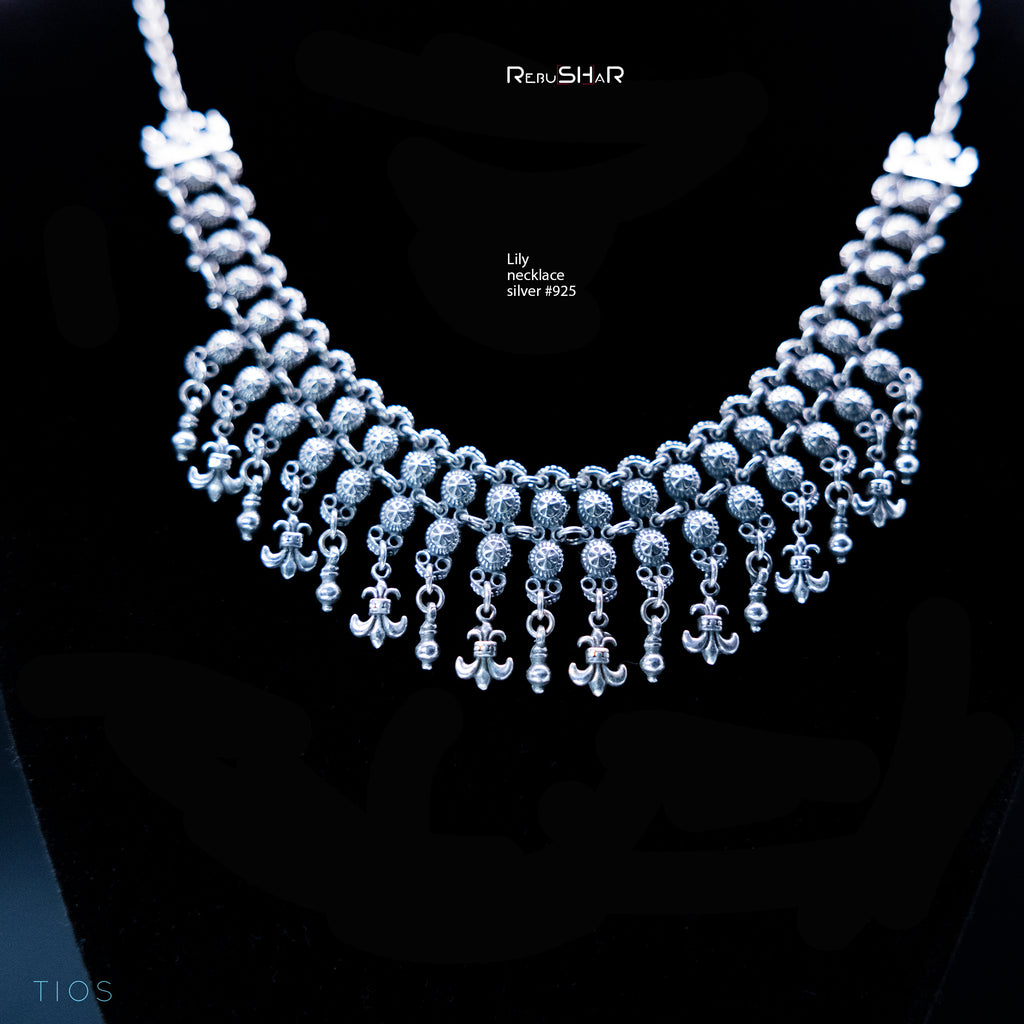 Collar de lirios