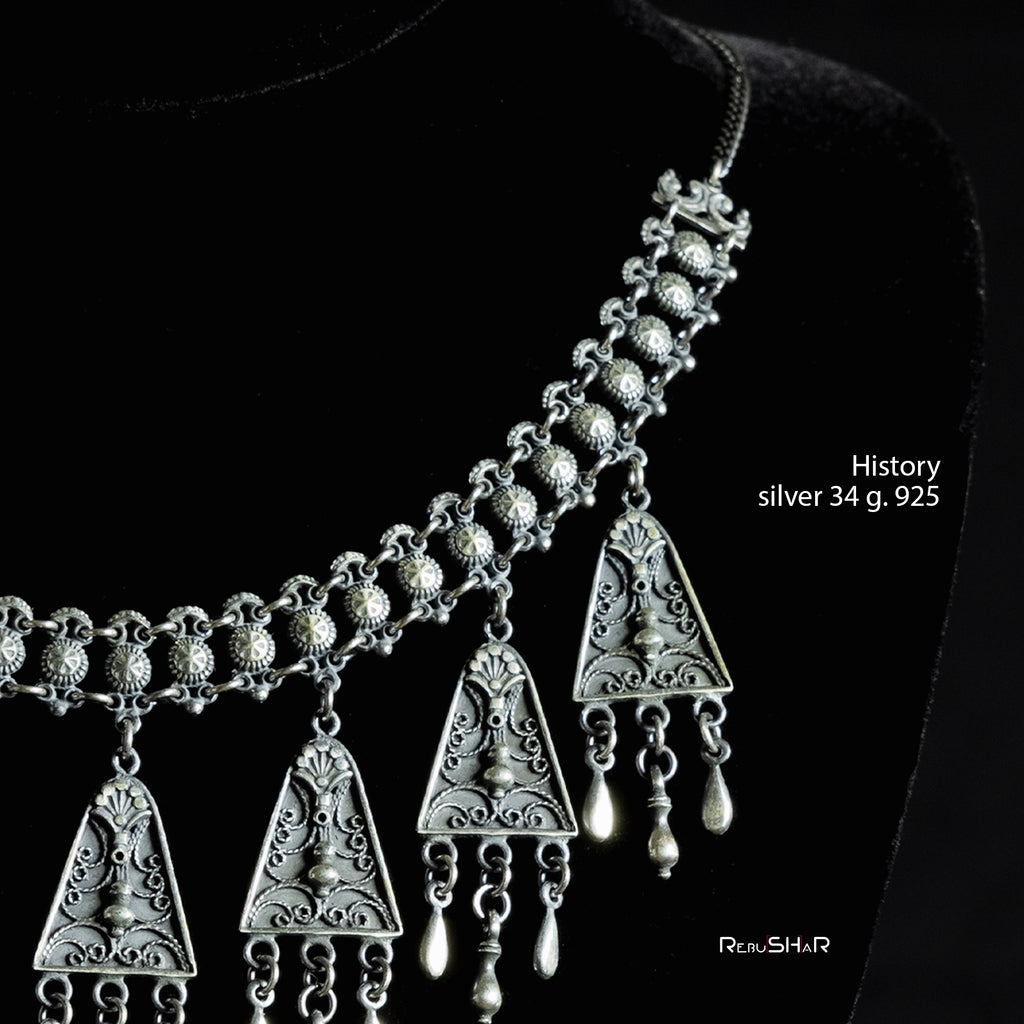 Collar de historia