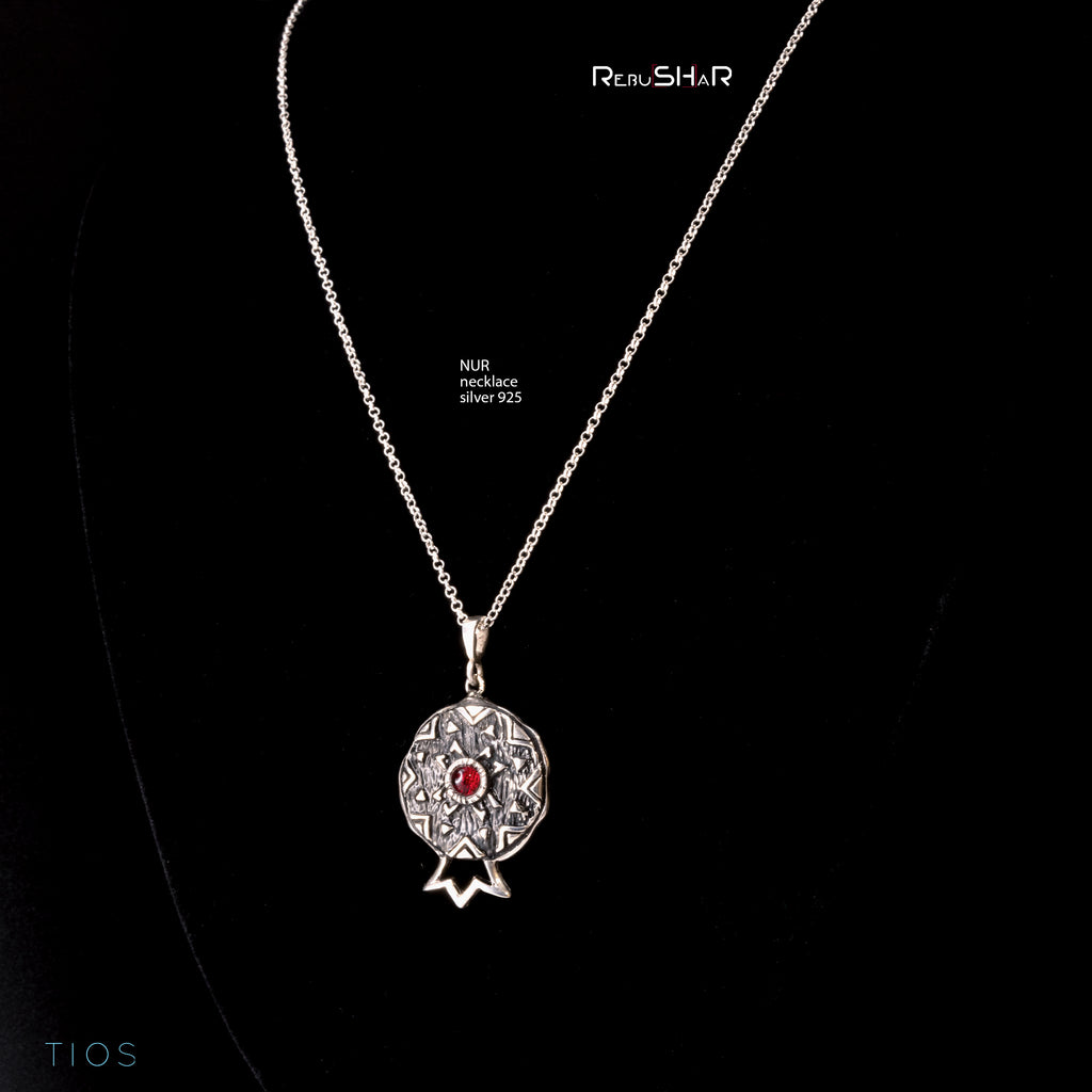 Collar Nur
