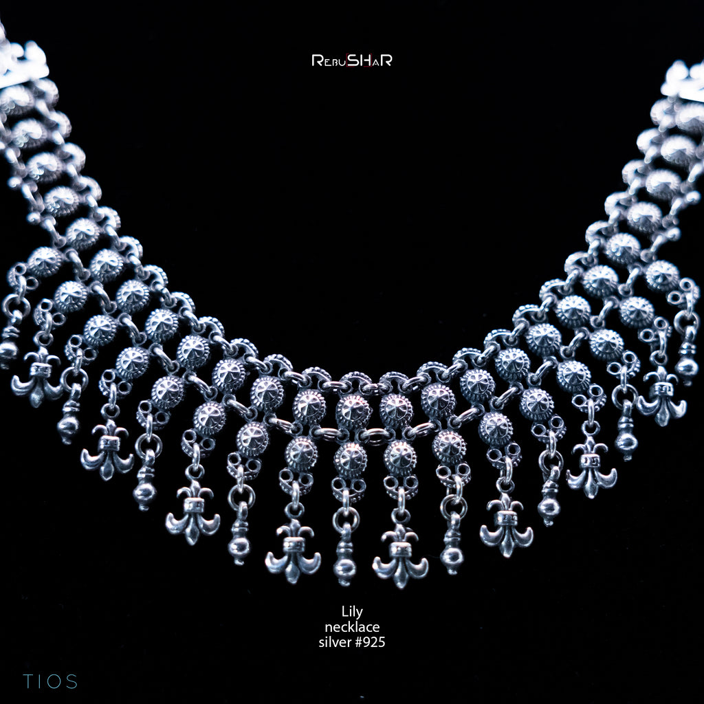 Collar de lirios