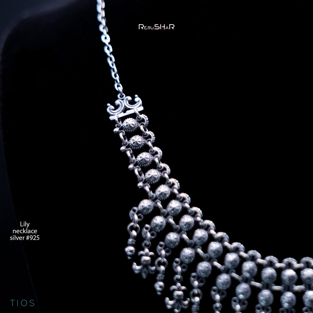 Collar de lirios